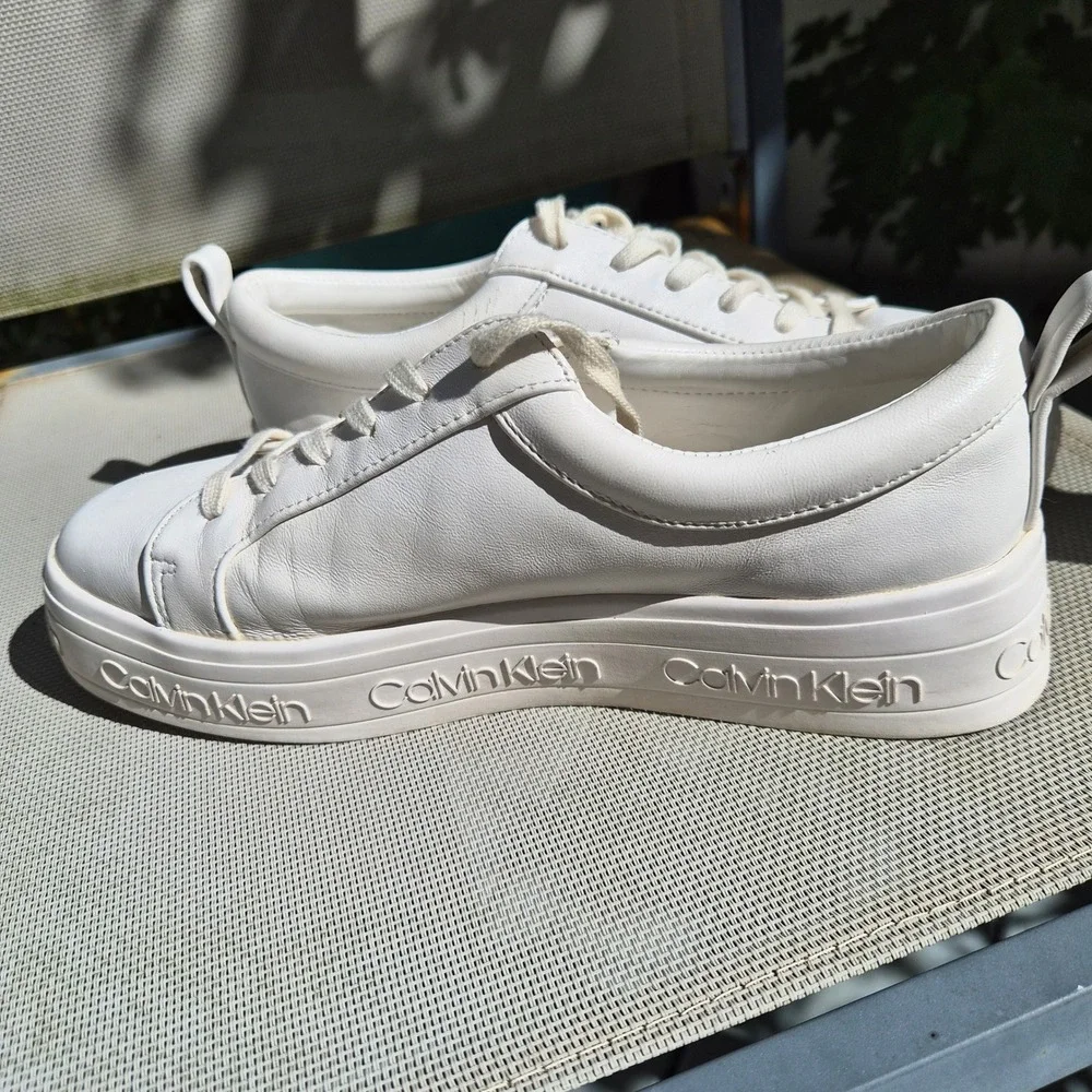 Calvin Klein White Leather Platform Sneakers Embossed Logo Low Top Y2K Preppy